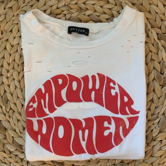 Graphic Tee 💋 - Picture 3 of 5